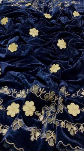 ```ALLHAMDULILLAH```     *VELVET CHIKENKARI SHAWL**