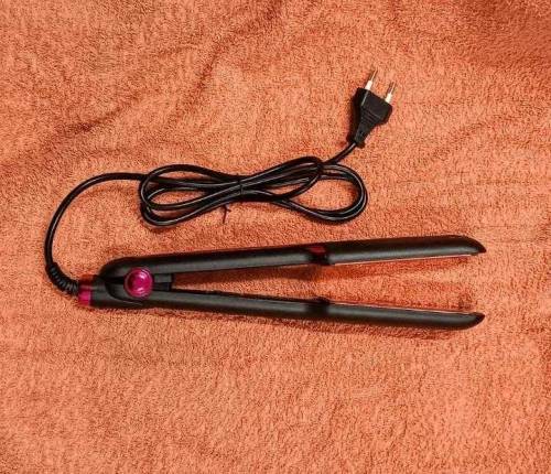 •  Material: Ceramic Bristles•  Product Type: Hair Straightener•  Prod
