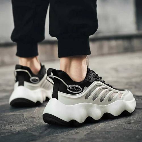 Tom conand fashion black white