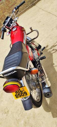 Honda 125 cc 2016 model bike for sale call 03277794589