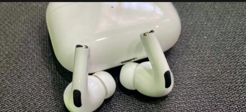 •  Material: Plastic•  Wireless•  2x More Active Noise Cancellation•  