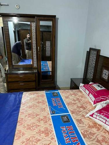 bed very clean 1 saal bhi nahi howa ise liye howe