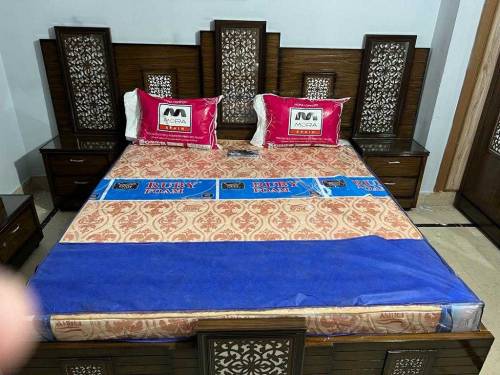 bed very clean 1 saal bhi nahi howa ise liye howe