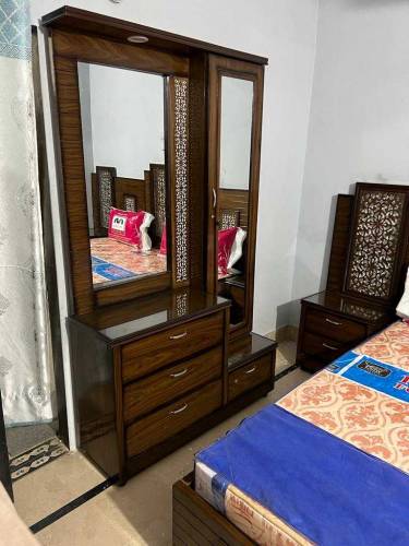 bed very clean 1 saal bhi nahi howa ise liye howe