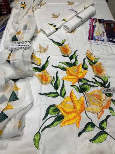 *_Winter  2023 hot Collection Available on Linen_*  *Zainab Chottani  