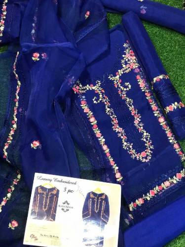 beautiful dress agha noor 