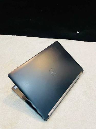 Dell Core i7 6th Gen Quad Core HQ processor HD IPS 1080p LED 8GB DDR4