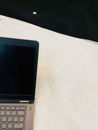 Dell Core i7 6th Gen Quad Core HQ processor HD IPS 1080p LED 8GB DDR4