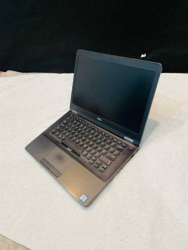 Dell Core i7 6th Gen Quad Core HQ processor HD IPS 1080p LED 8GB DDR4