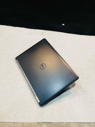 Dell Core i7 6th Gen Quad Core HQ processor HD IPS 1080p LED 8GB DDR4