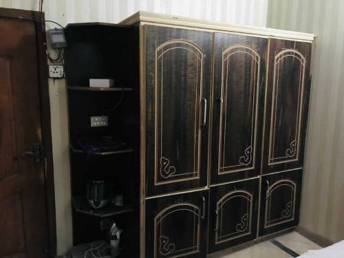 drawing room available for rent students and job holders