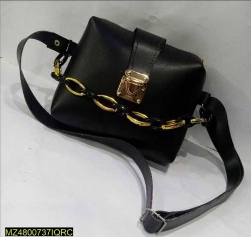 Women chunkey chain pursr