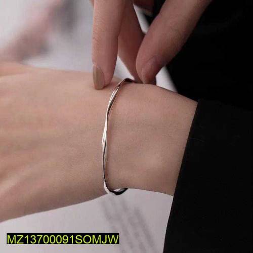 •  Base Metal: Alloy•  Plating: Silver•  Size: Adjustable•  Type: West