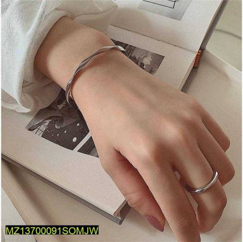 •  Base Metal: Alloy•  Plating: Silver•  Size: Adjustable•  Type: West