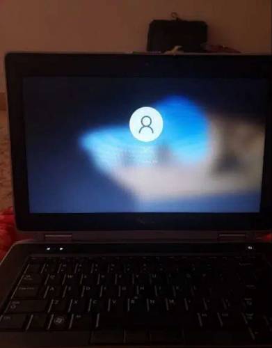 hello I am selling my Dell laptop he will run pubg and free fire and w