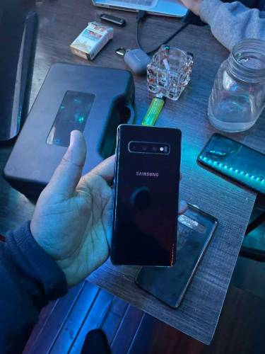 Samsung S10 Dotted