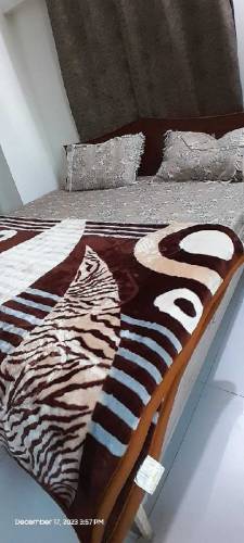 King sized bed without mattress 20K