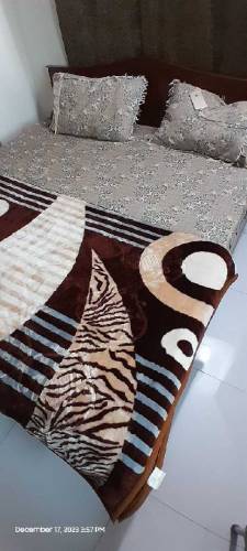 King sized bed without mattress 20K