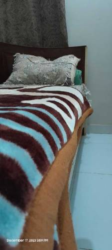 King sized bed without mattress 20K