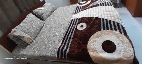 King sized bed without mattress 20K
