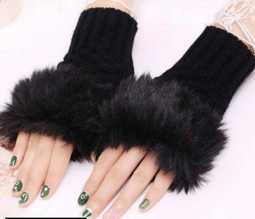•  Material: Wool•  Product Type: Fur Plain Gloves•  Gender Type: Wome