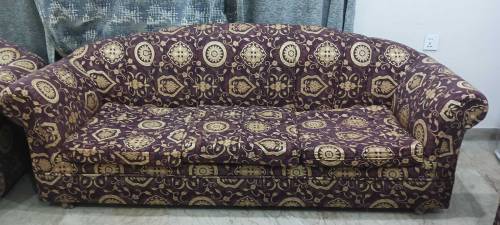 6 seater sofa set beautifully made . It is in good condition.