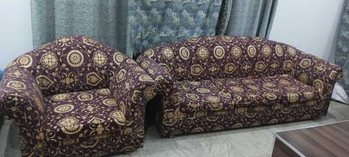 6 seater sofa set beautifully made . It is in good condition.