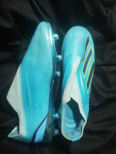 FOOTBALL SHOES