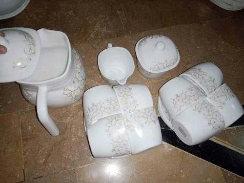 beautiful white dinner set