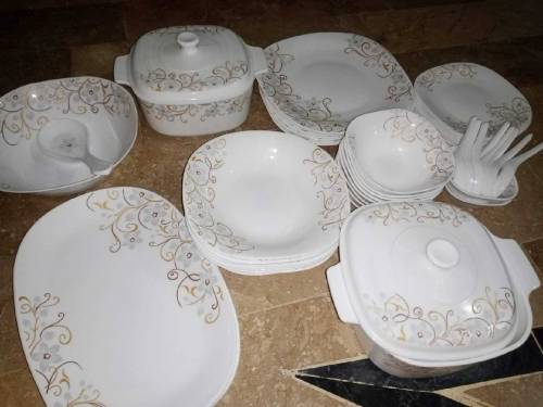 beautiful white dinner set