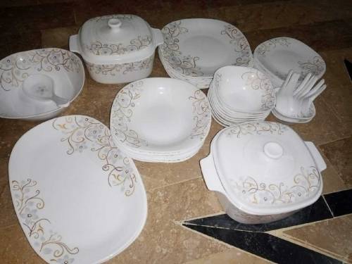 beautiful white dinner set