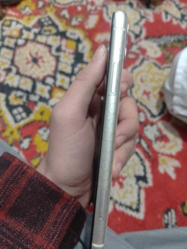 iphone 11 jv 64 bettery health 87 screen changed but original dal hai