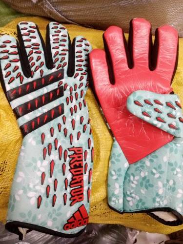 FootballGoalkeeper gloves