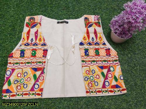 •  Fabric: Organza  Size: Standard