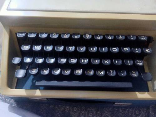 typewriter for sale in very good condition