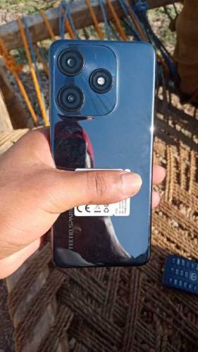 Tecno 8 128 new 