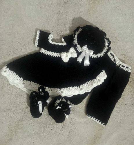Handmade crochet baby girl set 