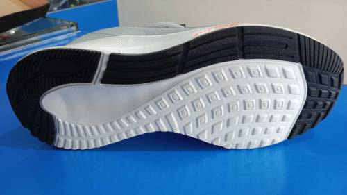 NIKE RUNNING SHOES 