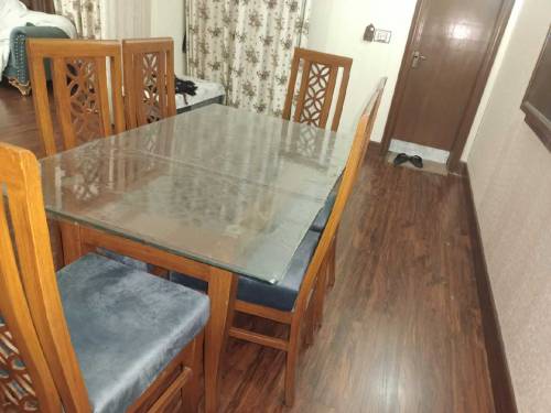 6 Chair Dinning Table 
