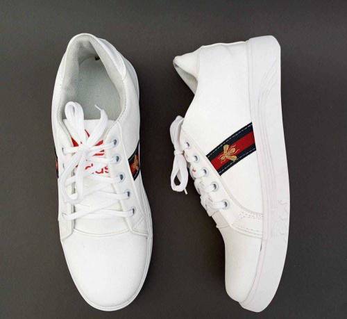 Men's sports shoes