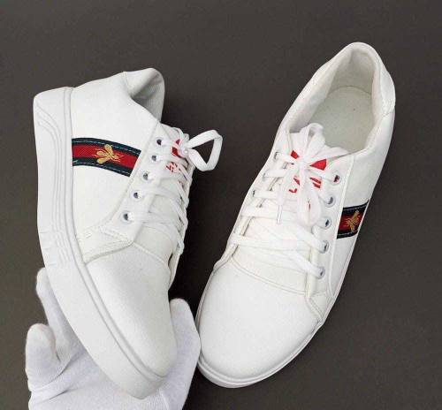 Men's sports shoes