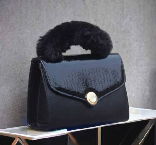 •  Material: PU Leather•  Product Type: Hand Bag•  Product Pattern: Te