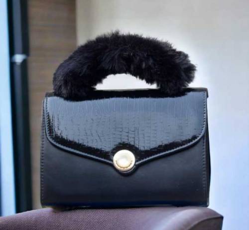 •  Material: PU Leather•  Product Type: Hand Bag•  Product Pattern: Te