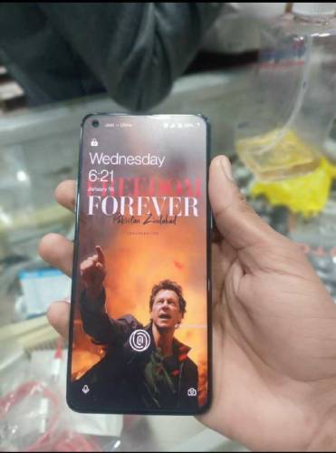 one plus 8t 5G 10/10 condition 12/256 with original charger