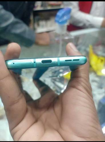 one plus 8t 5G 10/10 condition 12/256 with original charger