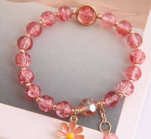 Cute Hand bracelets us available now. With free delivery charges🆓. 