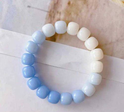 Cute Hand bracelets us available now. With free delivery charges🆓. 