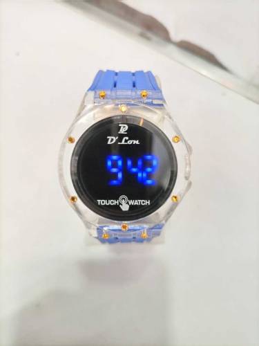 Nomi watch