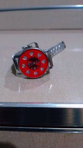 omg looking and beautiful and attractive red ♥️ watch for ladies
