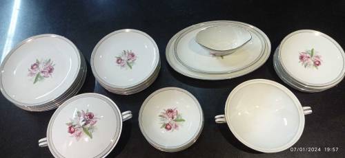 Brand New 30 Piece Ceramic Dinner Set